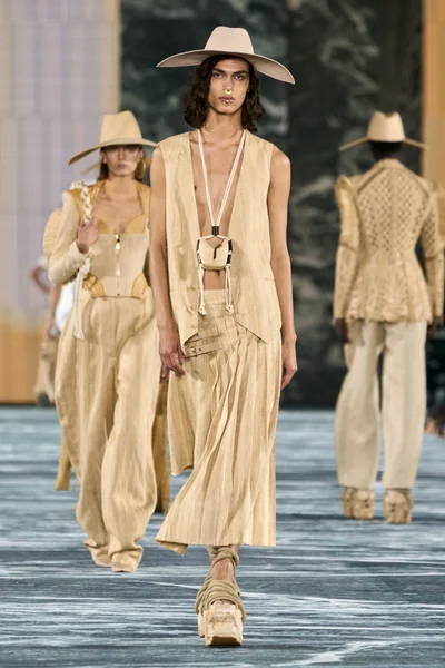 Look 8